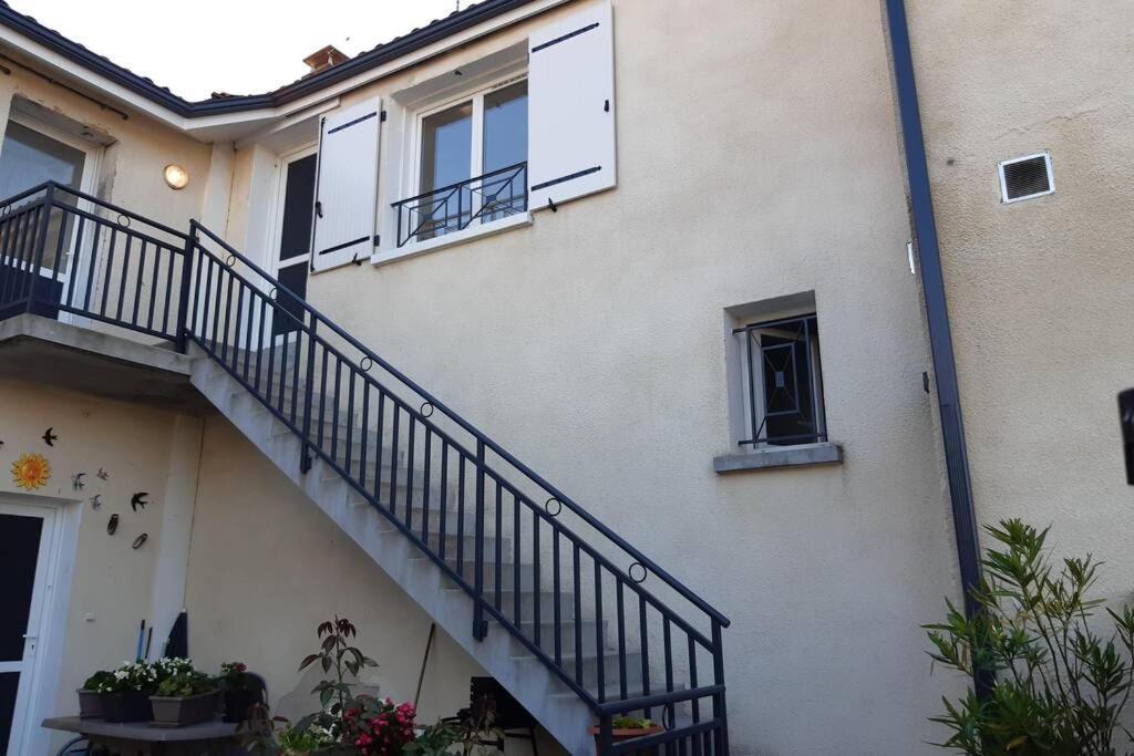 Superbe Appartement Renove 4 Personnes Le Zen Scandi Au Centre Ville - Draps - Serviettes Parking - La Roche-Chalais Εξωτερικό φωτογραφία